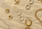 gold vs silver jewelry