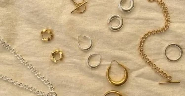 gold vs silver jewelry